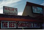 Famished, we headed for dinner eager to consume the 3 pound "Wally Burger".  Notice: next to the joint that sells a 3 pound hamburger is a fitness club! (It doesn't get more American than that!)