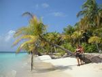 What do you do when life keeps exceeding your expectations?
(You´ve never seen this beach because no one can pronounce it.  The island is named "Uchutupu Dumat," one of the San Blas Islands.)