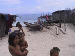 Anne with the Kuna kids.
*Photo by Rennie Waxlax.