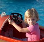 A good driver, Gracie checks her blind-spot.