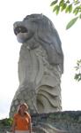 Cherie with the Merlion.