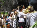 Hindus make offerings in honor of a recently cremated member of the family. 