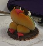 Marsipan frogs for dessert.